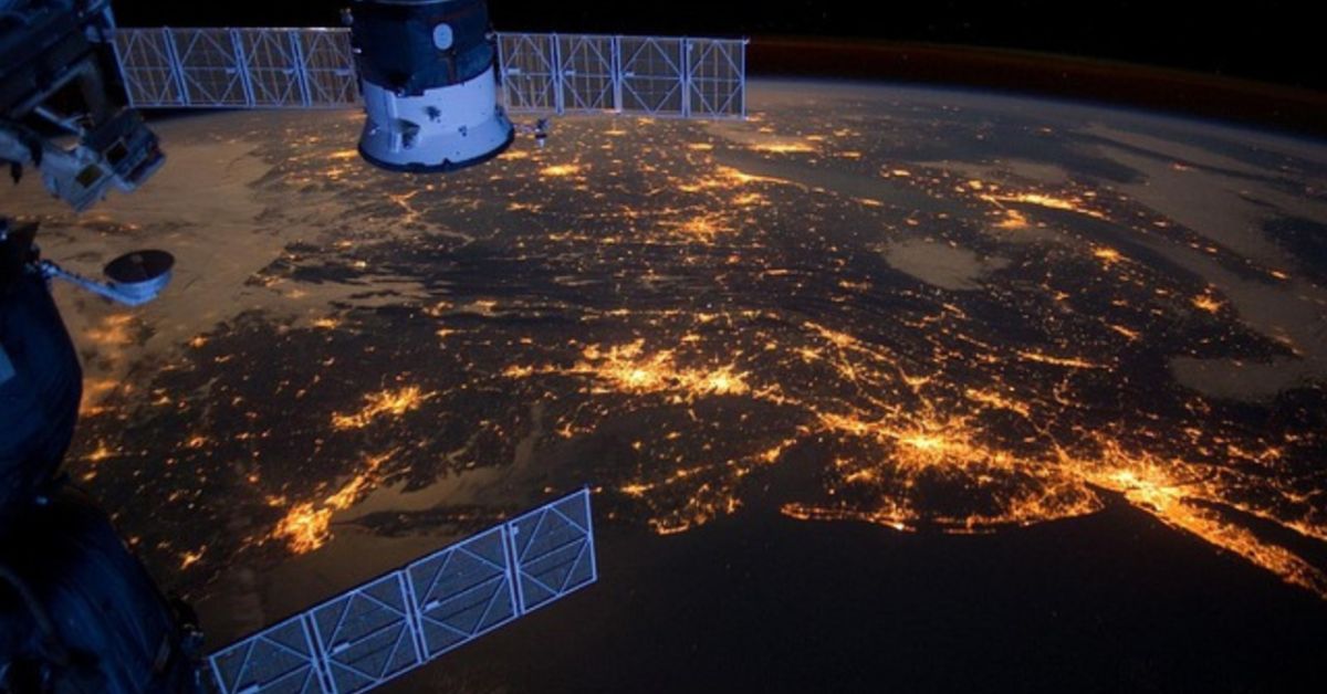 Communication satellite: after all, how does it work?
